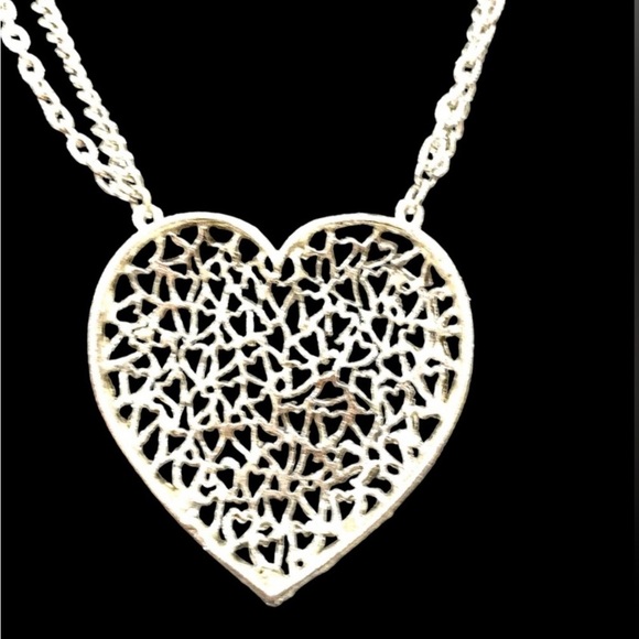 Silver Tone Heavy Chain Link Large Heart Pendant
Necklace 21" - Picture 6 of 7